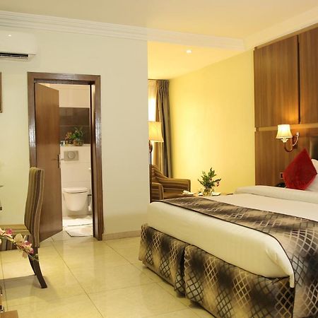 Grand Pela Hotel & Suites Абуджа Екстер'єр фото