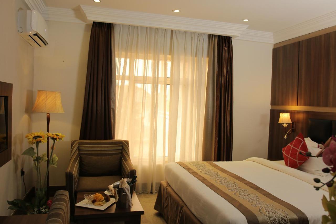 Grand Pela Hotel & Suites Абуджа Екстер'єр фото
