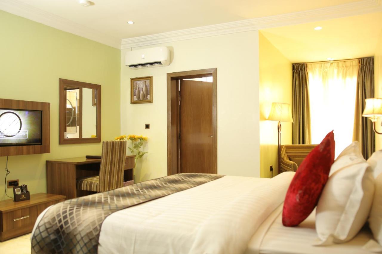 Grand Pela Hotel & Suites Абуджа Екстер'єр фото
