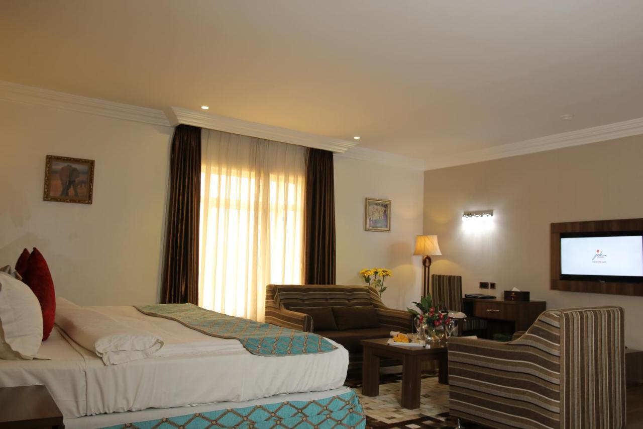 Grand Pela Hotel & Suites Абуджа Екстер'єр фото