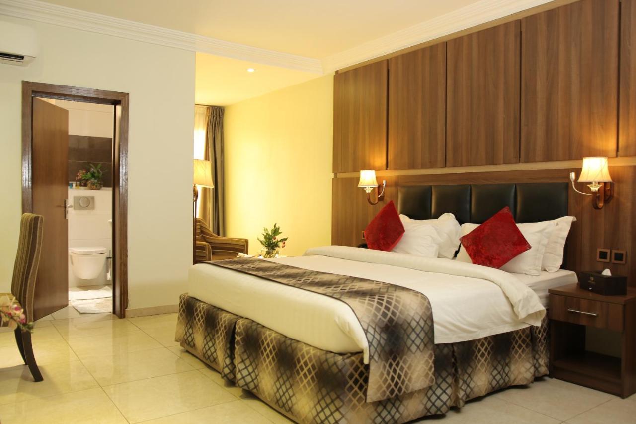 Grand Pela Hotel & Suites Абуджа Екстер'єр фото