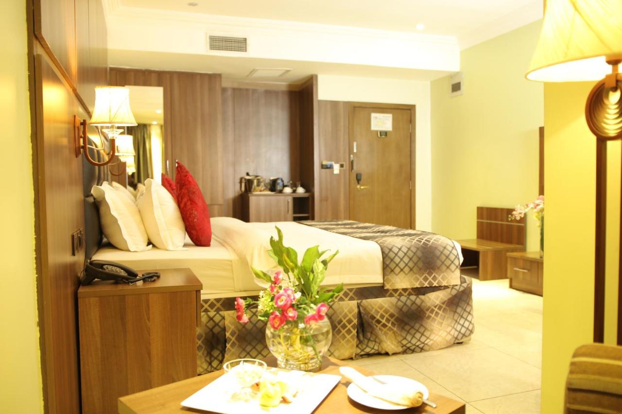 Grand Pela Hotel & Suites Абуджа Екстер'єр фото