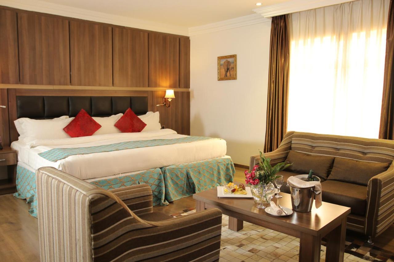 Grand Pela Hotel & Suites Абуджа Екстер'єр фото