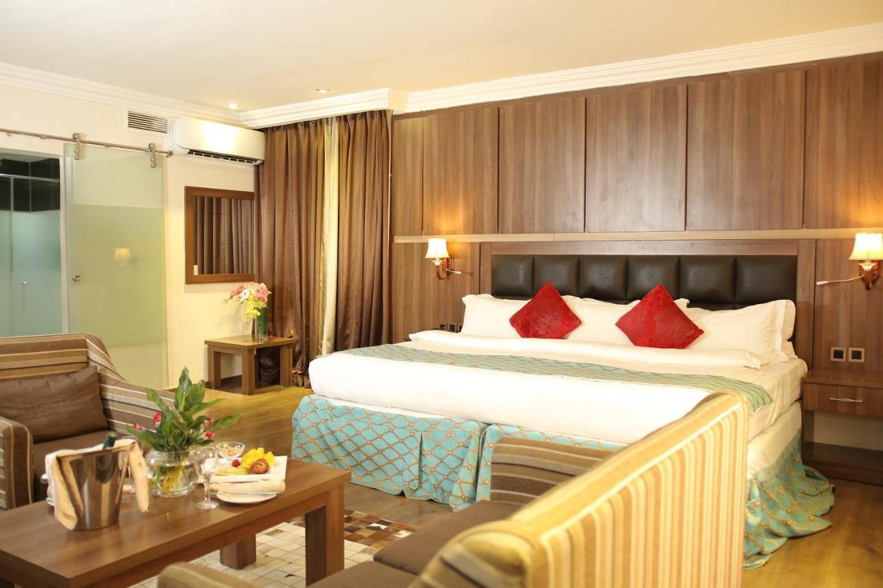 Grand Pela Hotel & Suites Абуджа Екстер'єр фото