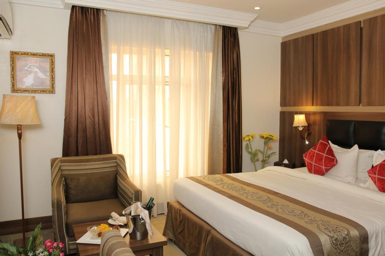 Grand Pela Hotel & Suites Абуджа Екстер'єр фото