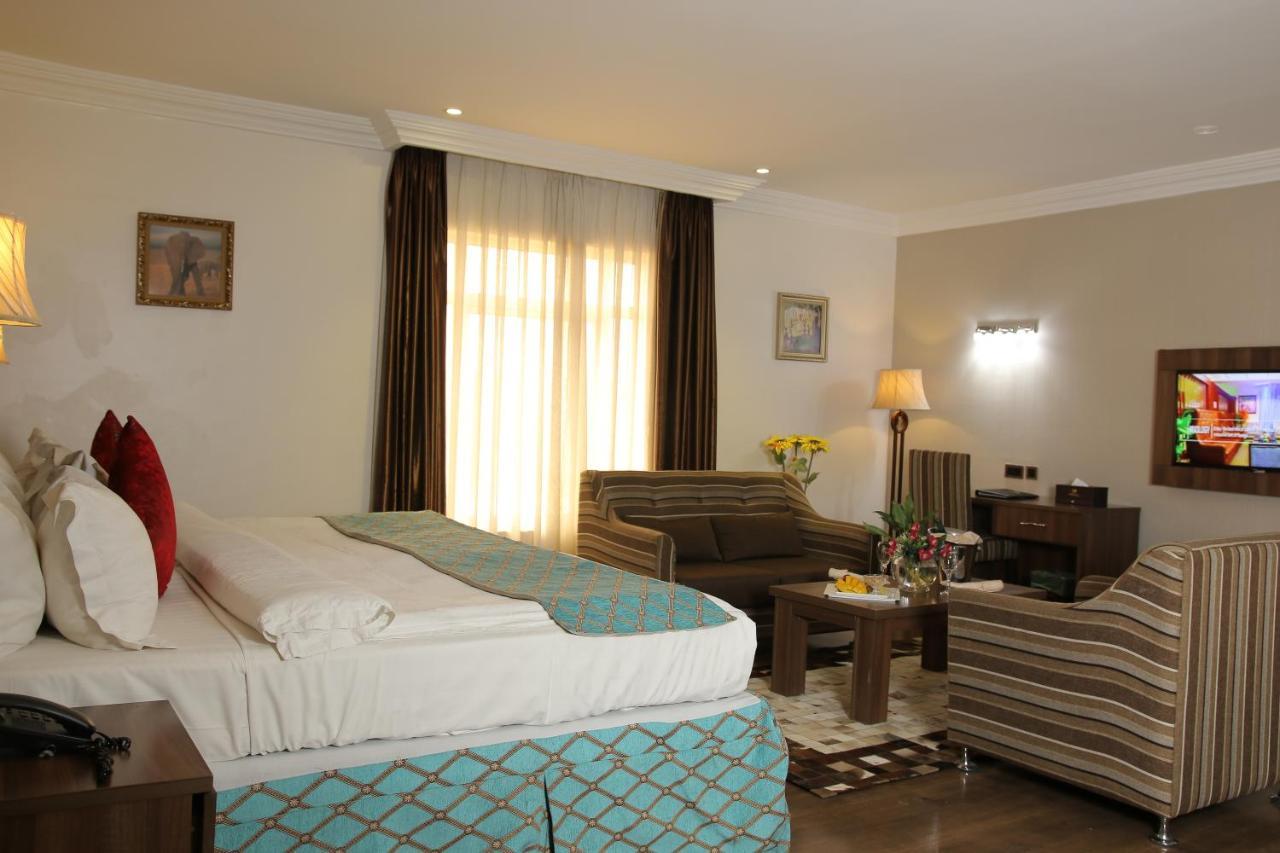 Grand Pela Hotel & Suites Абуджа Екстер'єр фото