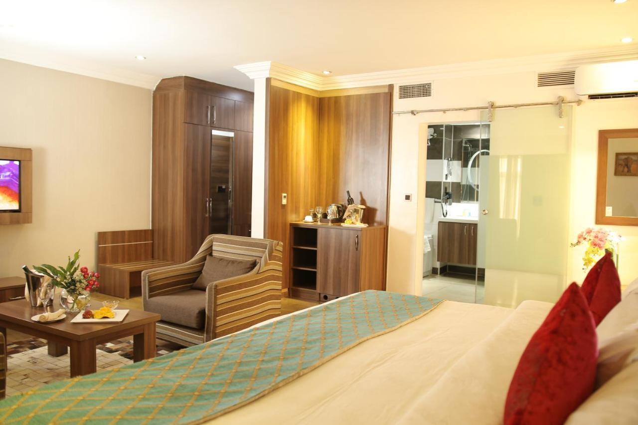 Grand Pela Hotel & Suites Абуджа Екстер'єр фото