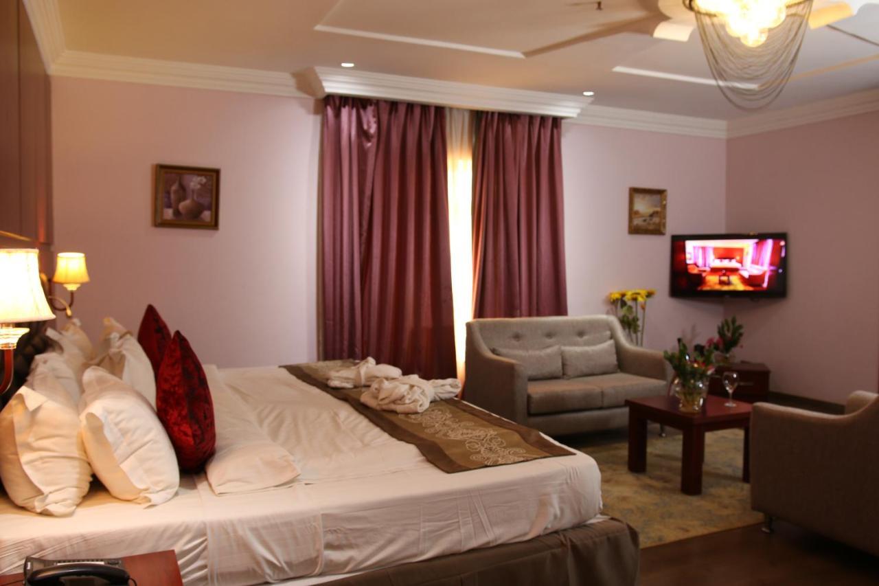 Grand Pela Hotel & Suites Абуджа Екстер'єр фото