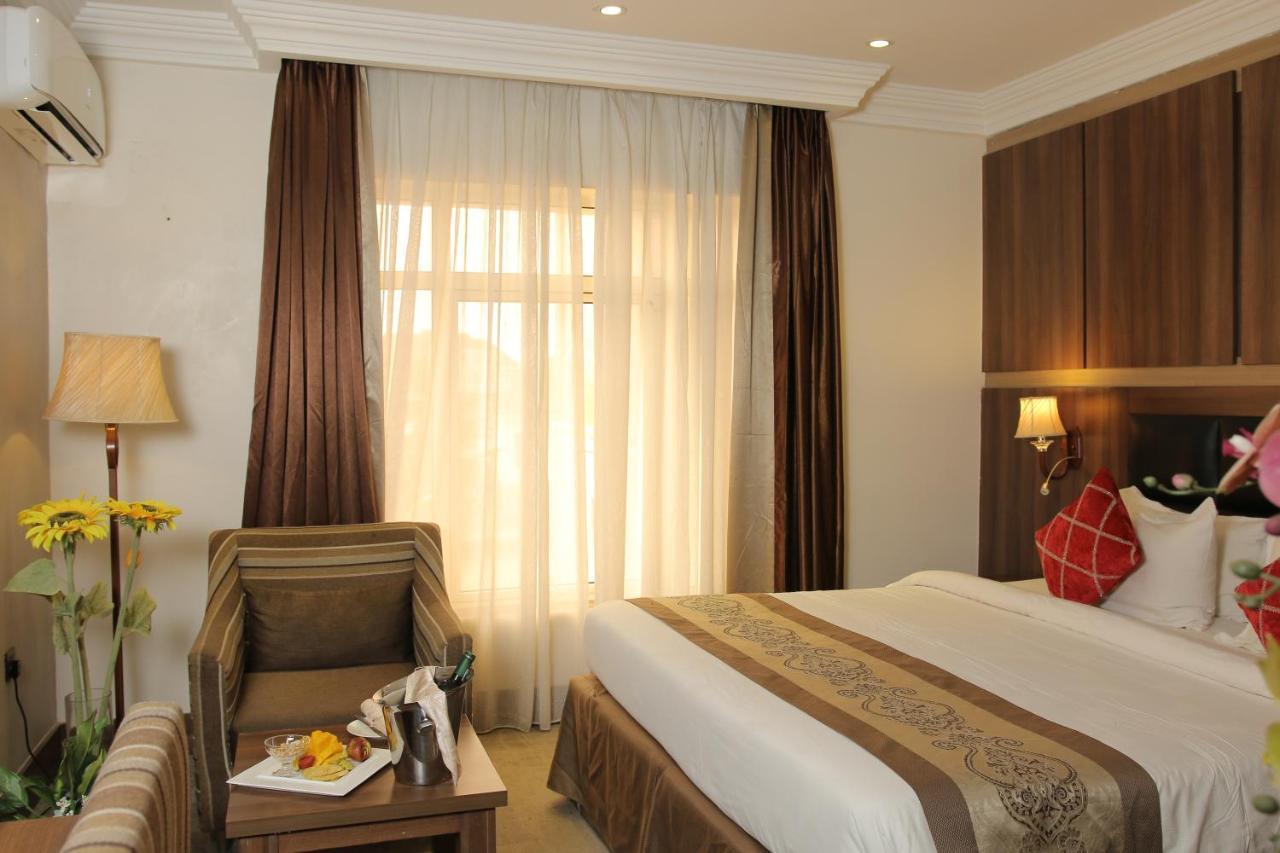 Grand Pela Hotel & Suites Абуджа Екстер'єр фото