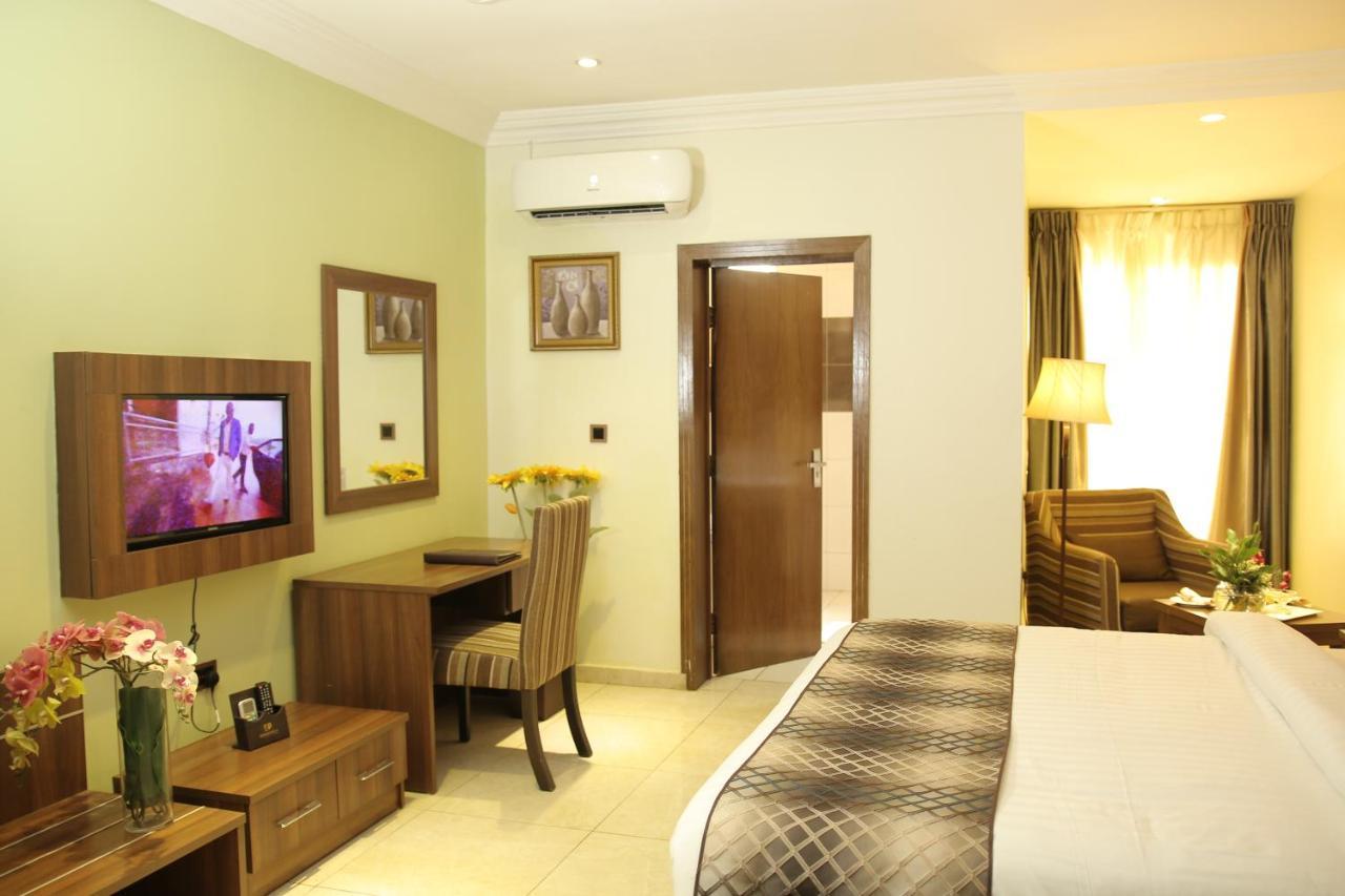 Grand Pela Hotel & Suites Абуджа Екстер'єр фото
