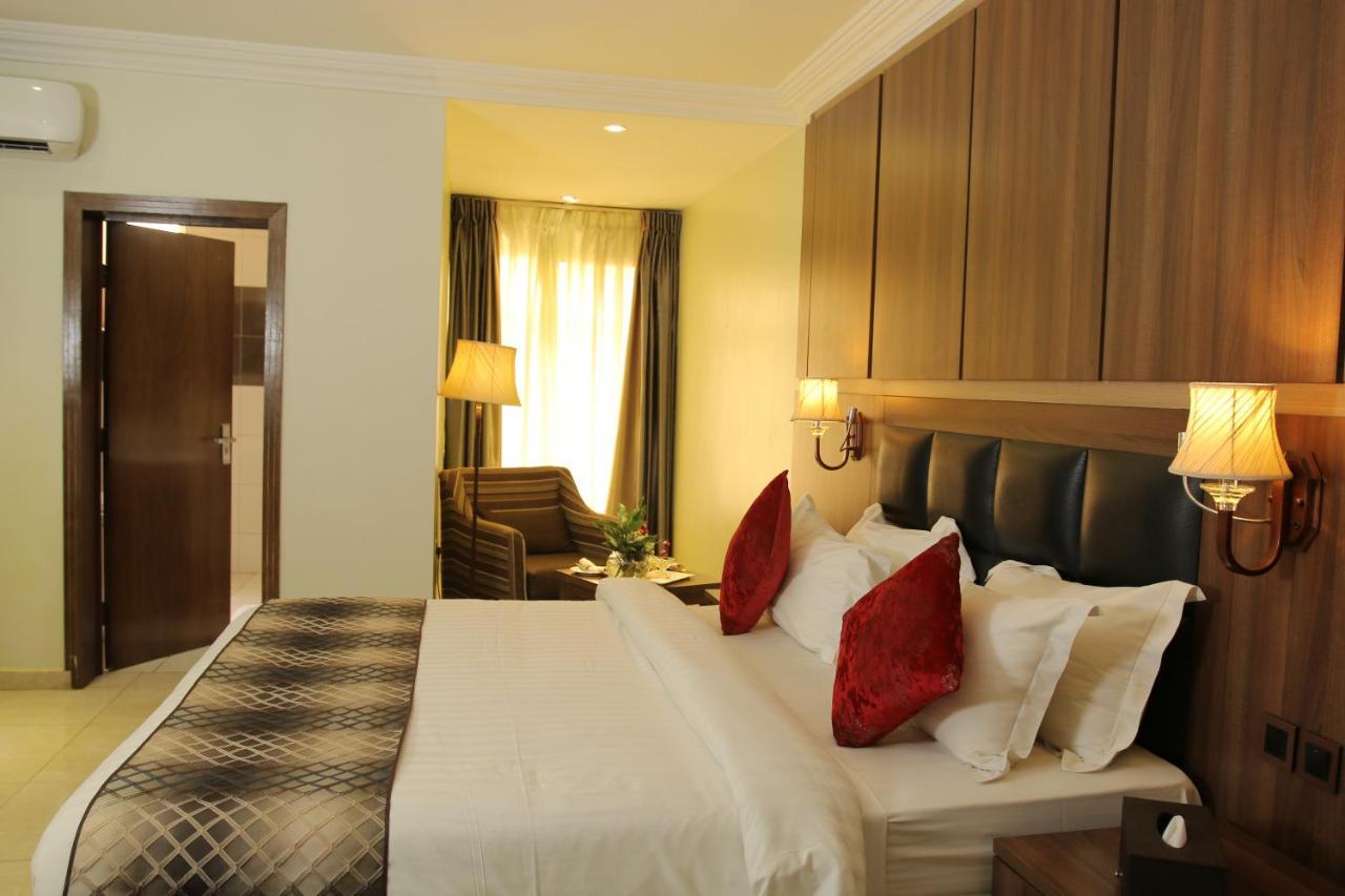 Grand Pela Hotel & Suites Абуджа Екстер'єр фото