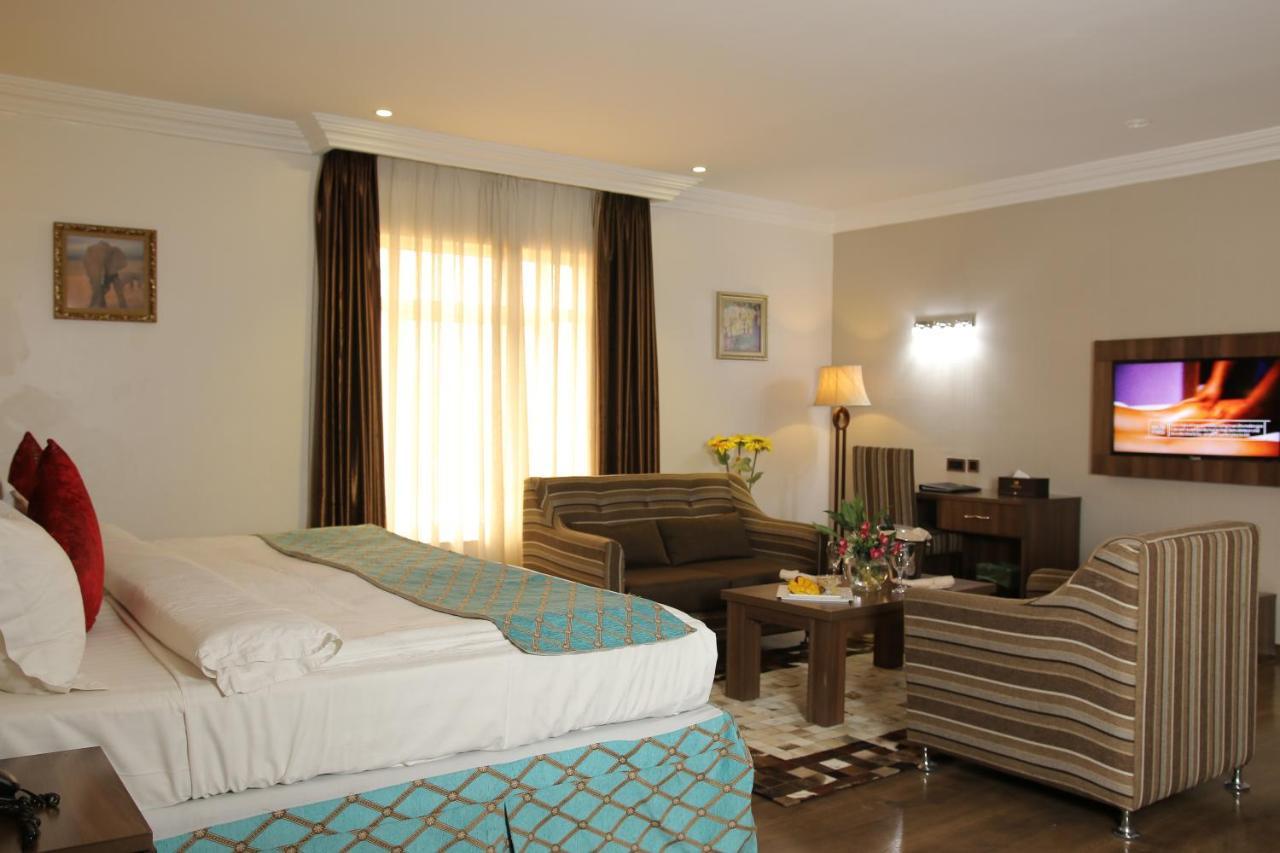 Grand Pela Hotel & Suites Абуджа Екстер'єр фото