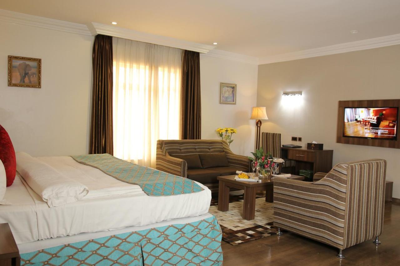 Grand Pela Hotel & Suites Абуджа Екстер'єр фото