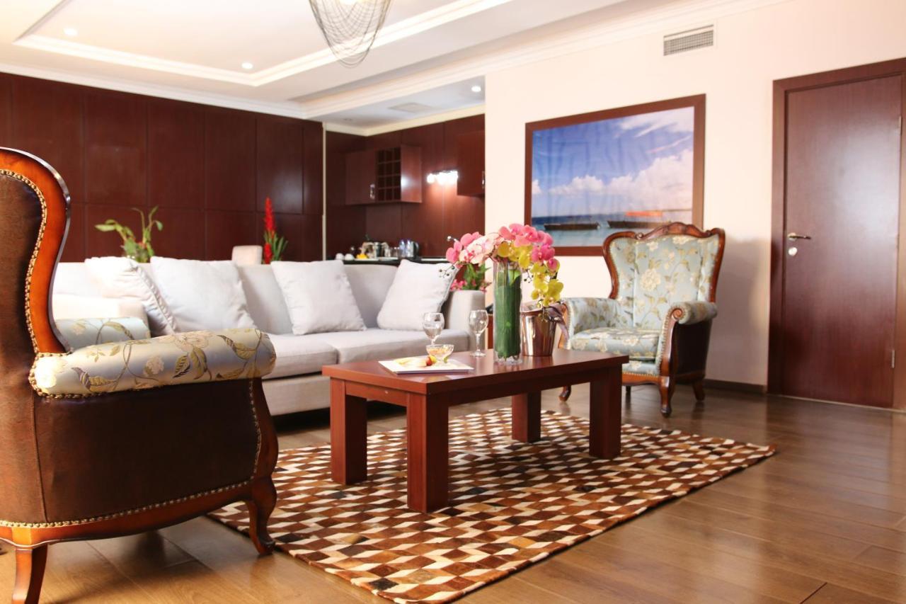 Grand Pela Hotel & Suites Абуджа Екстер'єр фото