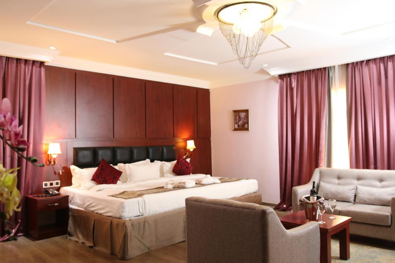 Grand Pela Hotel & Suites Абуджа Екстер'єр фото