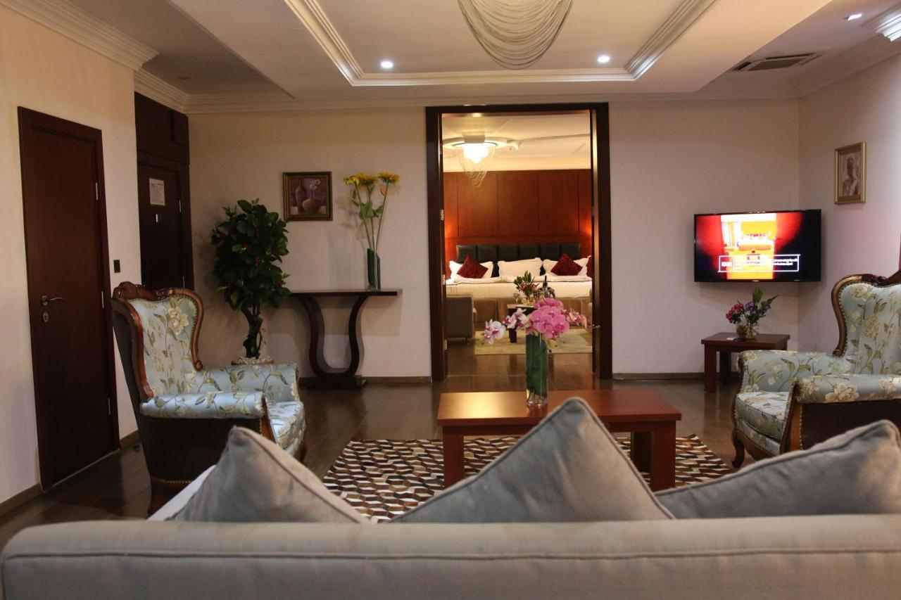 Grand Pela Hotel & Suites Абуджа Екстер'єр фото