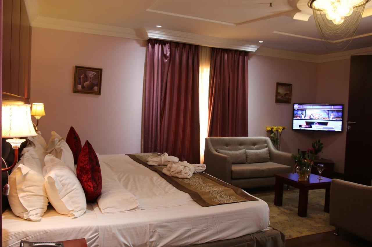 Grand Pela Hotel & Suites Абуджа Екстер'єр фото