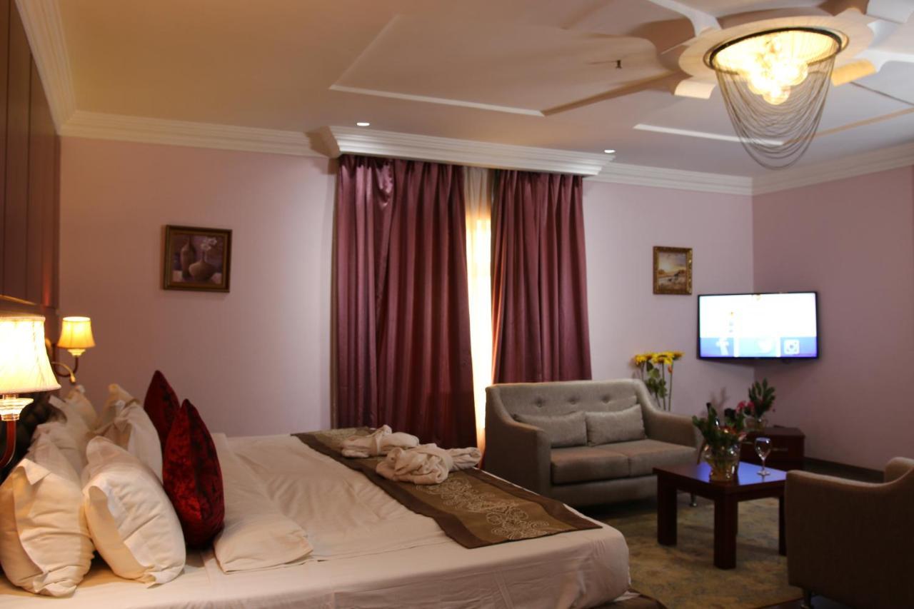Grand Pela Hotel & Suites Абуджа Екстер'єр фото