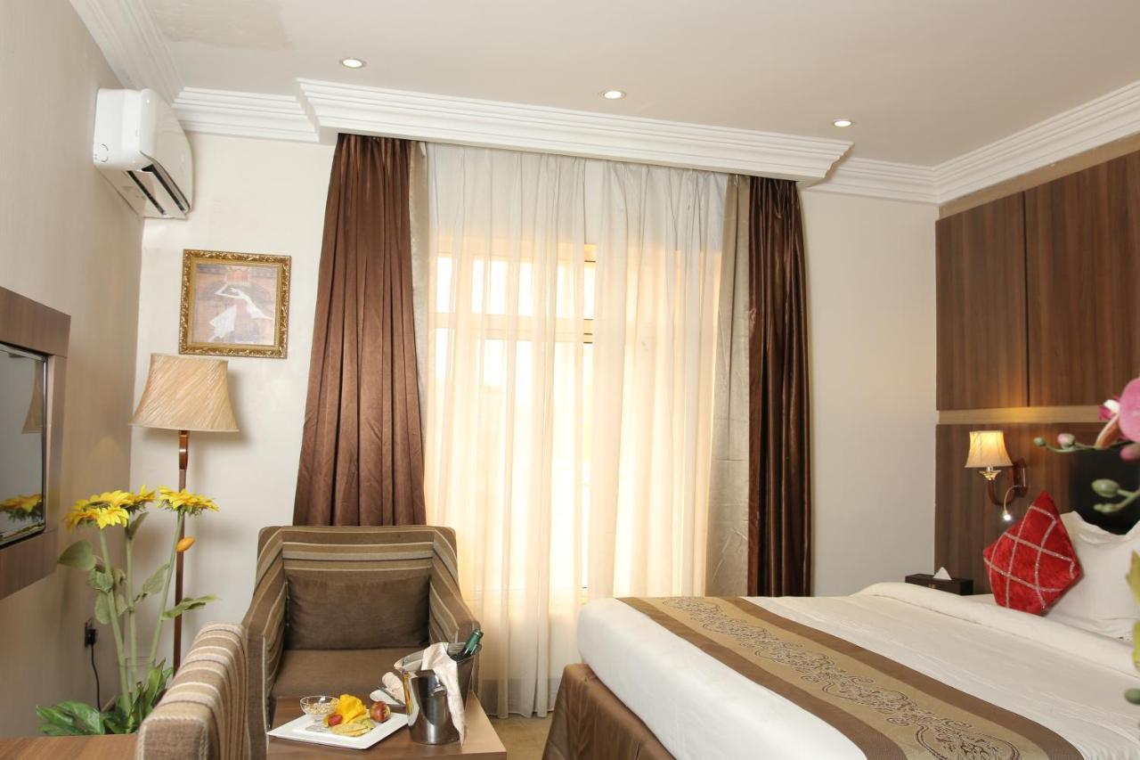 Grand Pela Hotel & Suites Абуджа Екстер'єр фото