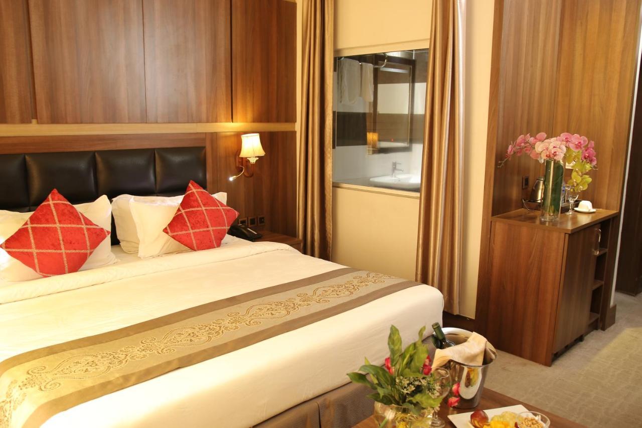 Grand Pela Hotel & Suites Абуджа Екстер'єр фото