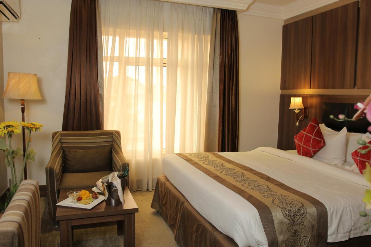 Grand Pela Hotel & Suites Абуджа Екстер'єр фото