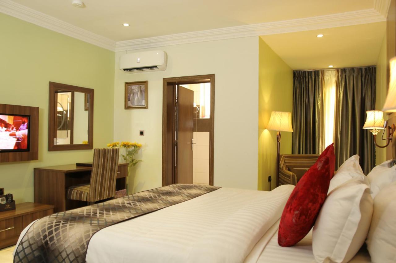 Grand Pela Hotel & Suites Абуджа Екстер'єр фото