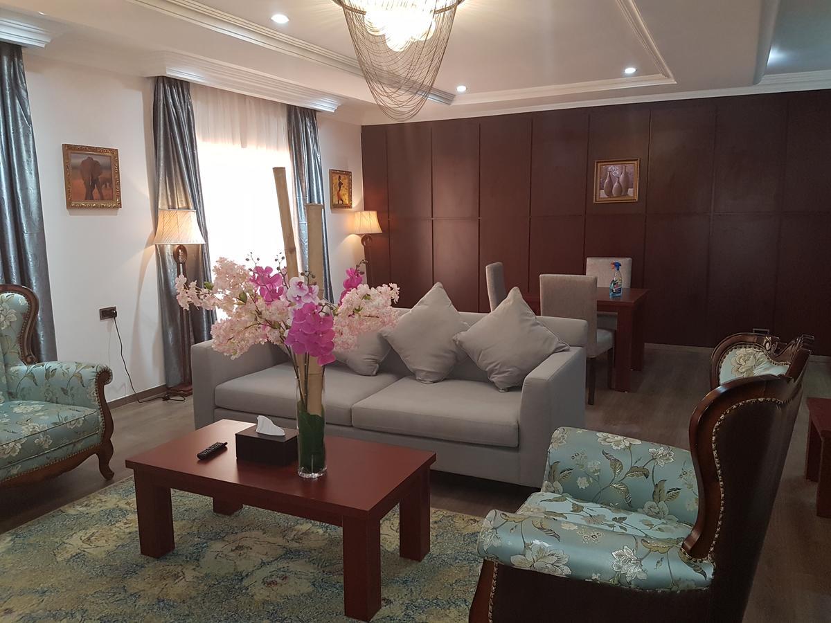 Grand Pela Hotel & Suites Абуджа Екстер'єр фото