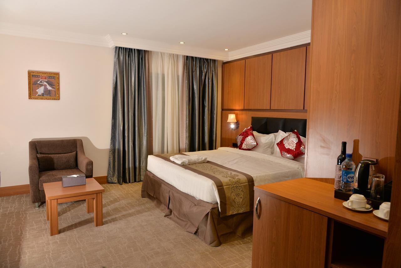 Grand Pela Hotel & Suites Абуджа Екстер'єр фото