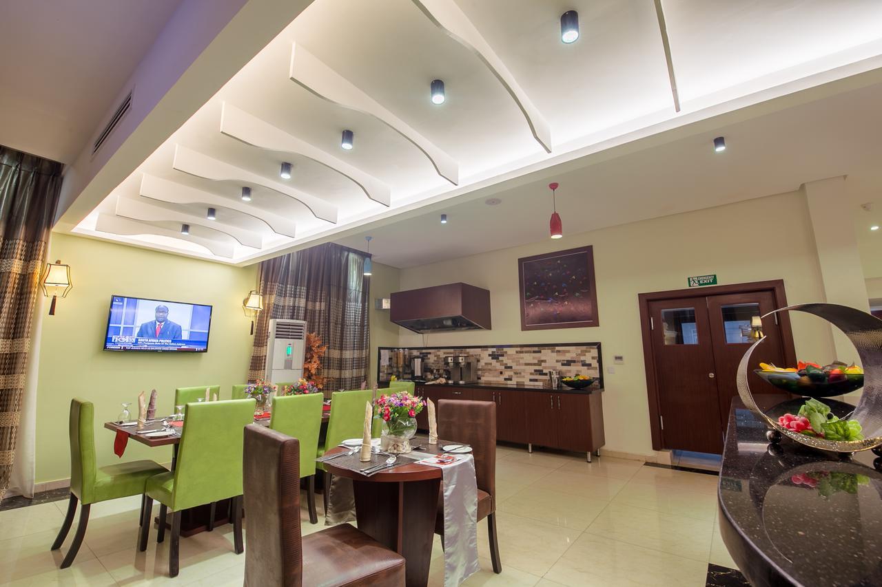 Grand Pela Hotel & Suites Абуджа Екстер'єр фото